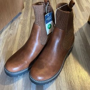 Universal Thread Boots